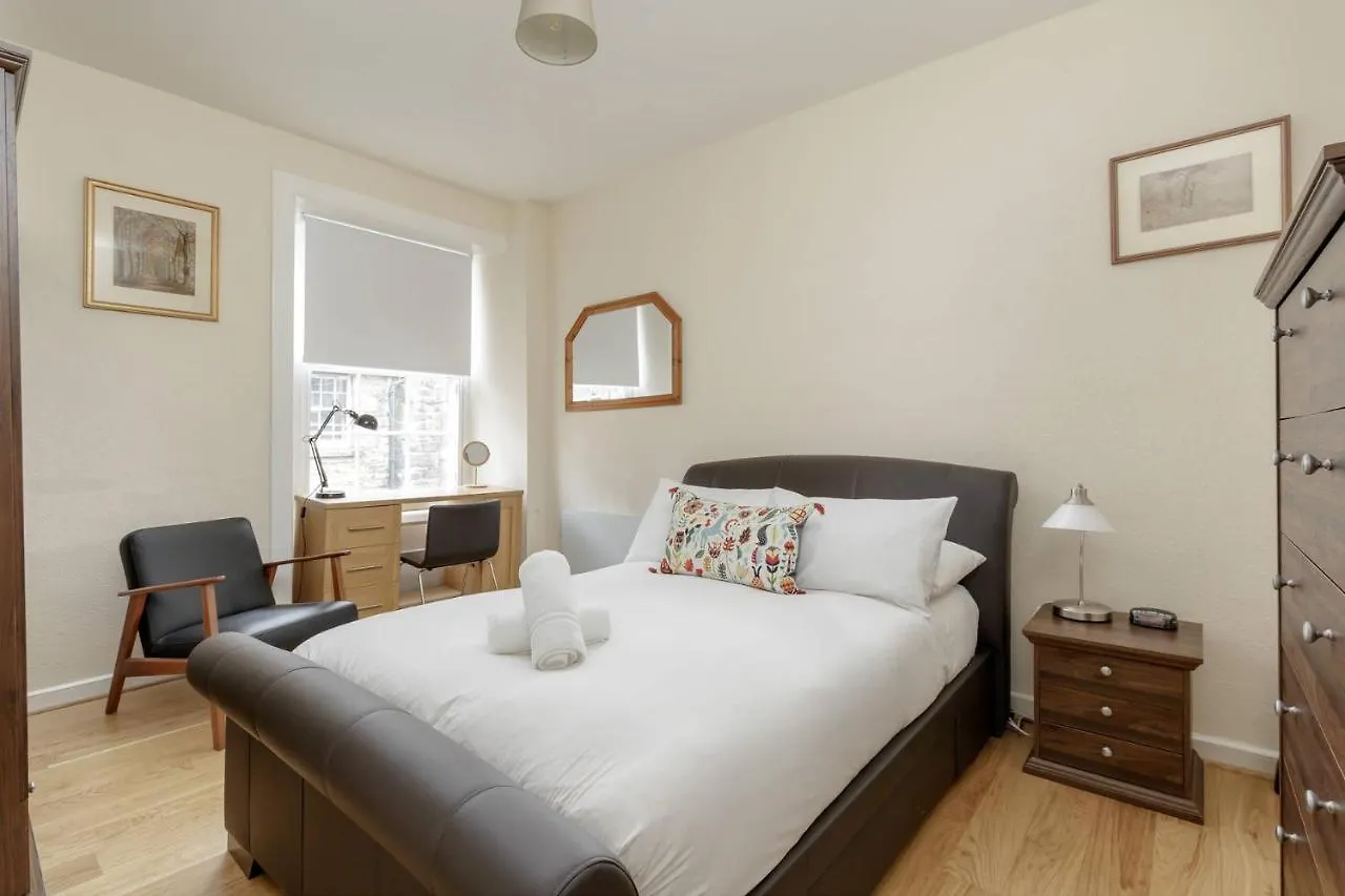 Silver Lining - Bonnie Rose Street Apartment location